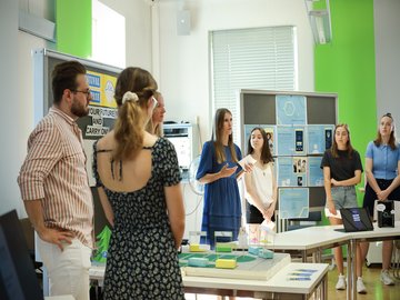 Bei der Abschlussveranstaltung des Projektseminars "Social Entrepreneurship" am 26. Juli 2022 im Senatssaal der PHKA. Foto: Sofia Vinnichenko/PHKA.