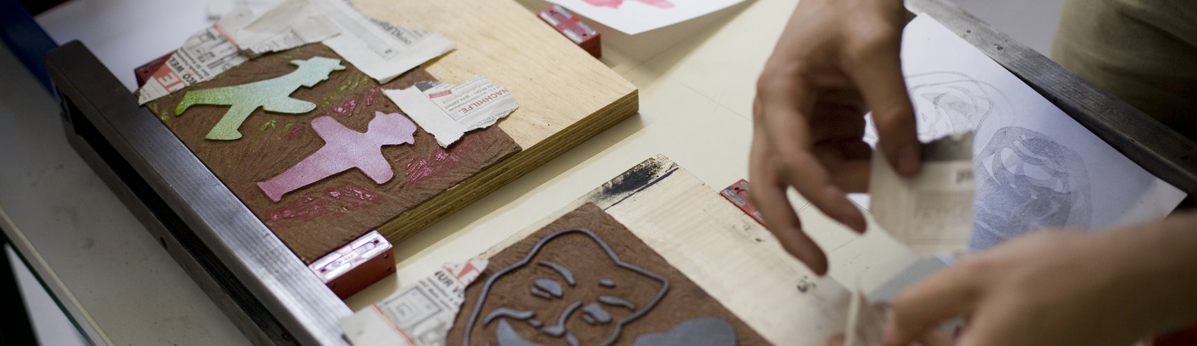 Detailansicht der Entstehung eines Linoleumschnitts