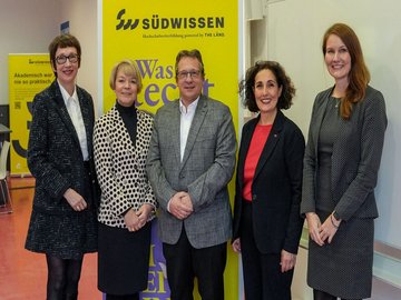 Der neu gewählte Sprecher:innenrat des Netzwerks SÜDWISSEN: Karin Vach, Panja Mücke, Andreas Frey, Conny Mayer-Bonde, Silke Hertel (v. l. n. r.) Bild: Wolfgang Finke / SÜDWISSEN