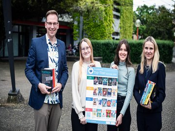 Lesesommer 2024: Das boys & books-Team der Pädagogischen Hochschule Karlsruhe mit Prof. Dr. Ina Brendel-Kepser (r.). Foto: Joel Frank/PHKA