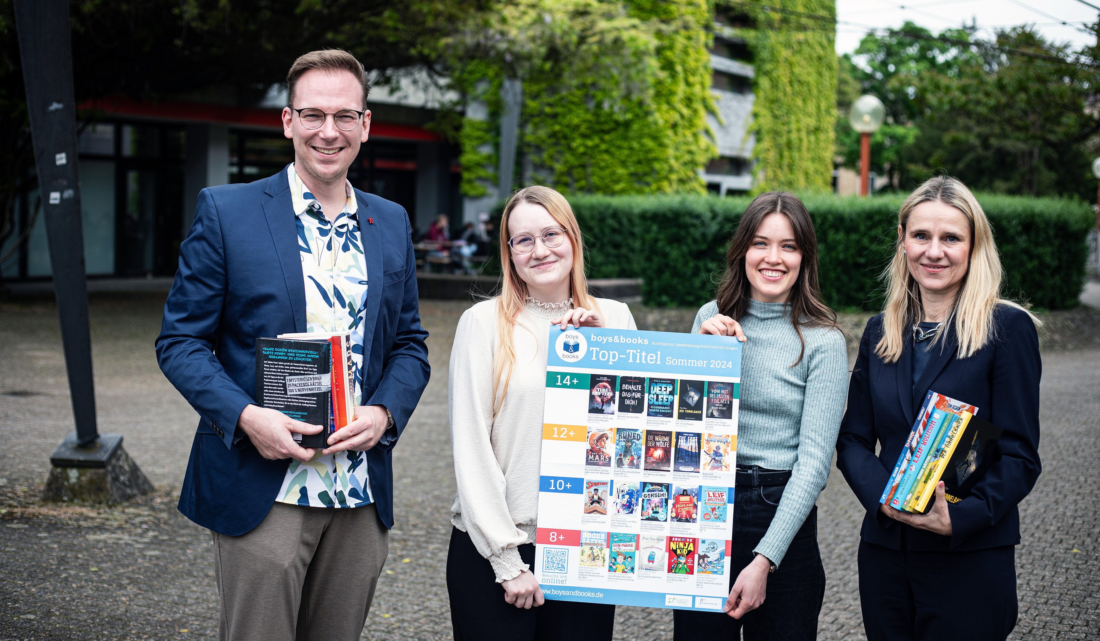 Lesesommer 2024: Das boys & books-Team der Pädagogischen Hochschule Karlsruhe mit Prof. Dr. Ina Brendel-Kepser (r.). Foto: Joel Frank/PHKA