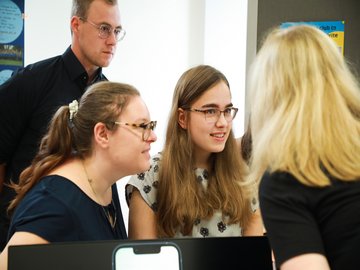 Bei der Abschlussveranstaltung des Projektseminars "Social Entrepreneurship" am 26. Juli 2022 im Senatssaal der PHKA. Foto: Sofia Vinnichenko/PHKA.