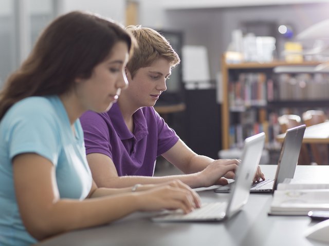 Bildung verbessern durch freie Bildungsmaterialien. Foto: Education - Creative Commons, NEC, CC BY 2.0, Flickr