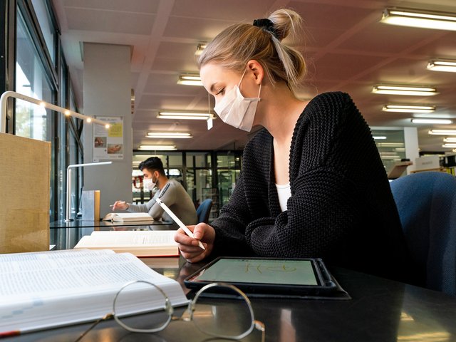 Beste Abschlussarbeiten: Für das Jahr 2020 hat die Pädagogische Hochschule Karlsruhe drei Preise vergeben. Foto: Kamuf/PHKA