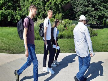 Informatik-Studierende der Pädagogischen Hochschule Karlsruhe auf dem Campus der Northeastern Illinois University in Chicago. Foto: Hillah