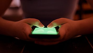 Künstliche Intelligenz: Schüler:innen sollten lernen können, reflektiert und kompetent damit umzugehen. Foto: Joel Frank/PHKA