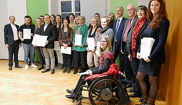 Die Deutschlandstipendiatinnen und Deutschlandstipendiaten mit ihren Stiftern. Foto: Stefanie Krämer/Pädagogische Hochschule Karlsruhe
