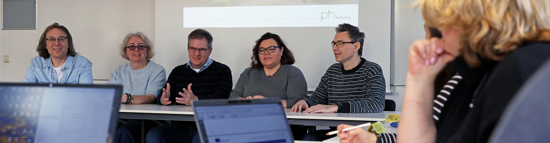 Forschende diskutieren bei der Auftaktveranstaltung für das Forschungsprojekt LEuLiv