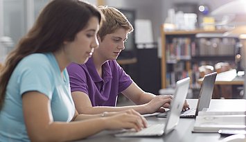 Bildung verbessern durch freie Bildungsmaterialien. Foto: Education - Creative Commons, NEC, CC BY 2.0, Flickr