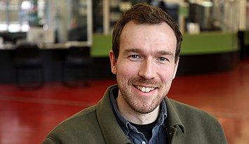 Politikdidaktiker Prof. Dr. Sören Torrau: Seit März 2025 forscht und lehrt er an der Pädagogischen Hochschule Karlsruhe. Foto: PHKA