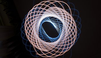 Kurven über Kurven: Die Mathematik hinter Spirograph-Kunstwerken erklärt das Institut für Mathematik der PHKA auf den Science Days 2021. Foto: M Maggs auf Pixabay