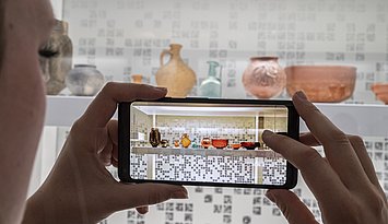 ARTIS-Uli Deck// 19.05.2019 Badisches Landesmuseum im Schloss Karlsruhe, Ausstellung- Archaeologie in Baden - Expothek¹ Kultur wird digitaler: Im Badischen Landesmuseum lässt sich die Sammlung „Archäologie in Baden" mit dem ExpoPhone erkunden. © Badisches Landesmuseum, Foto: ARTIS – Uli Deck