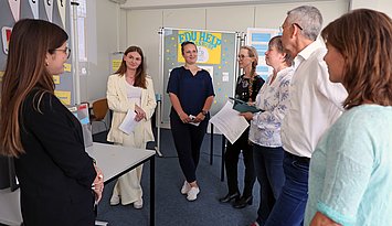 Abschlusspräsentation: PHKA-Studierende stellen einer Jury ihre sozialen Geschäftsideen vor. Foto: PHKA/Thelen